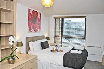 Base Serviced - Duke Street Hotel